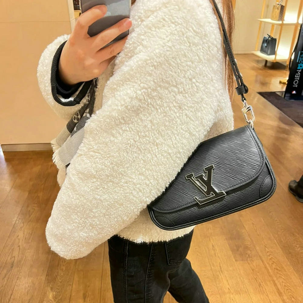 루이비통 부시 숄더백 블랙 BUCI BAG 상세설명 이미지