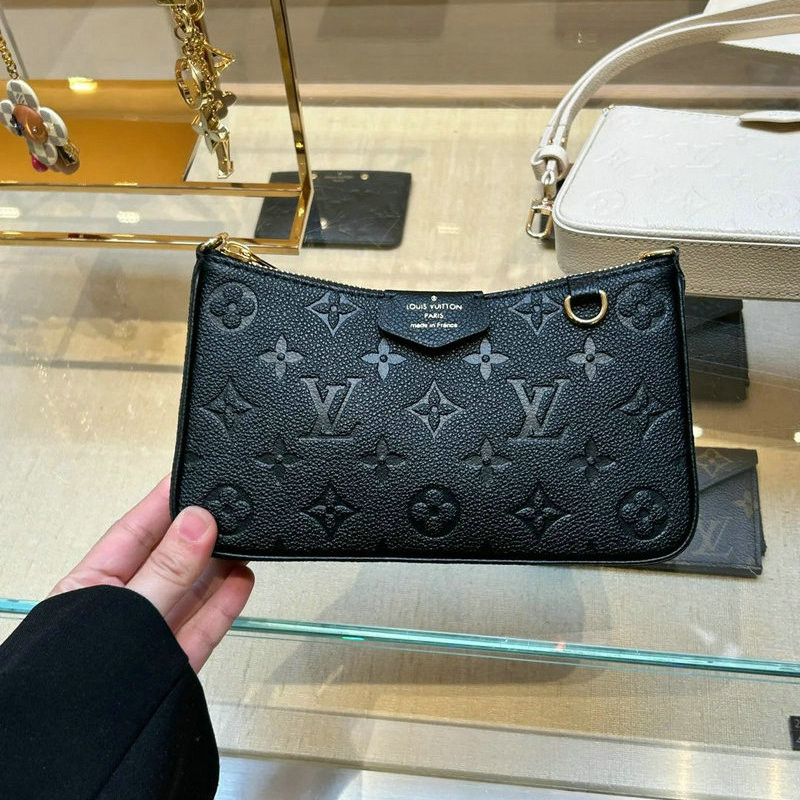 루이비통 이지 온 파우치 느와 숄더백 상세설명 이미지