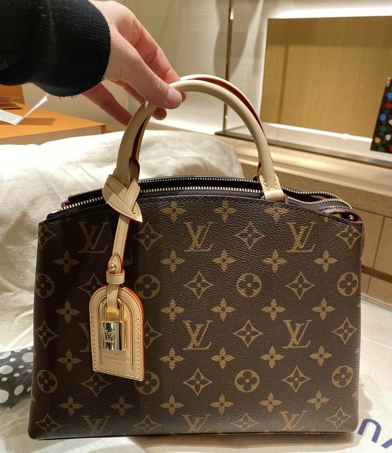 루이비통 LV 쁘띠 팔레 토트 백 모노그램 캔버스 상세설명 이미지
