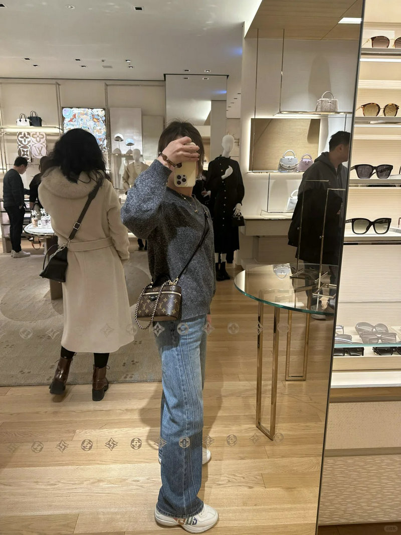 루이비통 베니티 PM 코스메틱 토트백 이미지 4