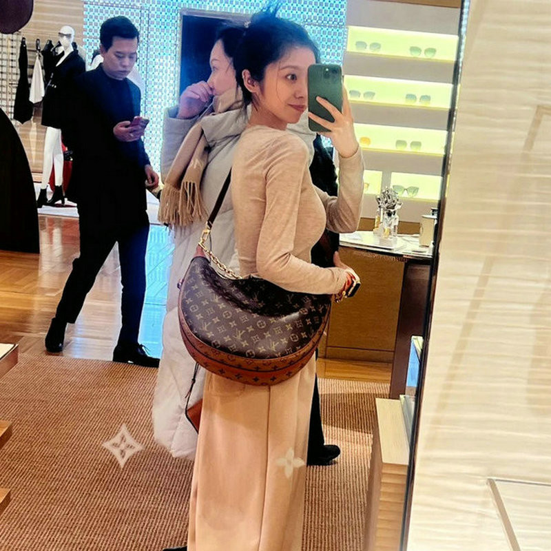 루이비통 루프 호보백 모노그램 캔버스 상세설명 이미지