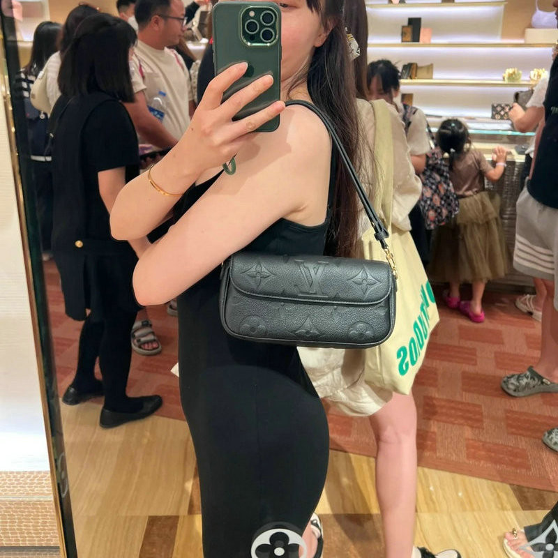 루이비통 월릿 온 체인 아이비 블랙 상세설명 이미지
