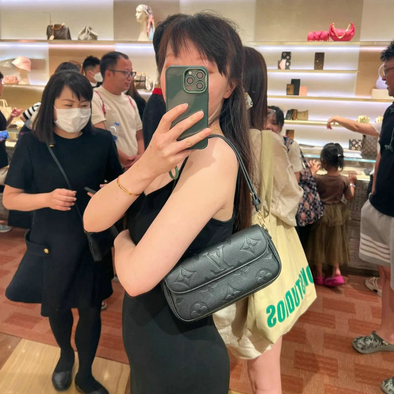 루이비통 월릿 온 체인 아이비 블랙 상세설명 이미지