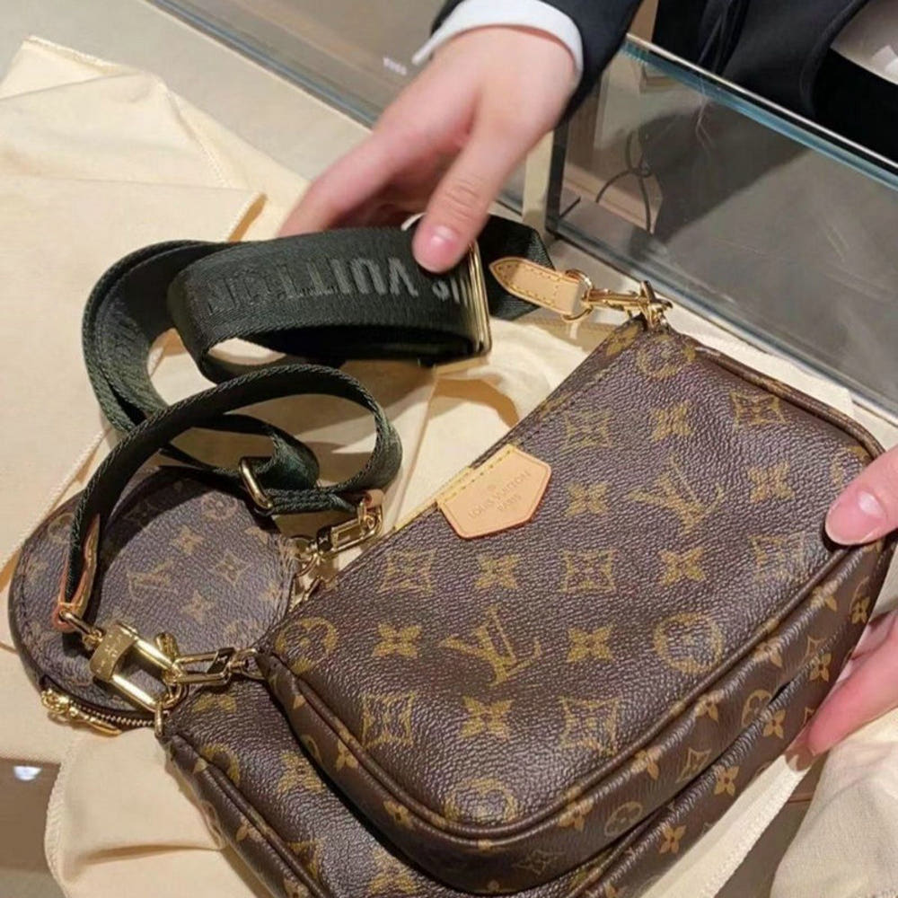 루이비통 멀티 포쉐트 악세수아 숄더백